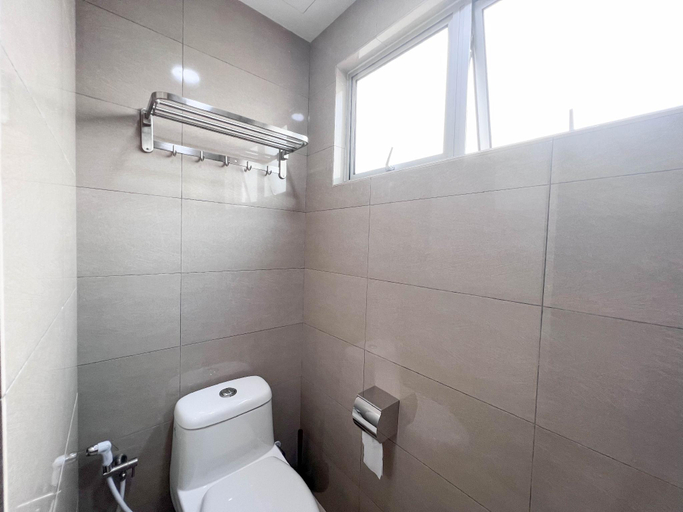 Bathroom 8