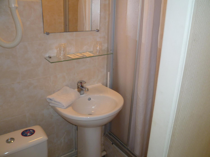 Bathroom 9