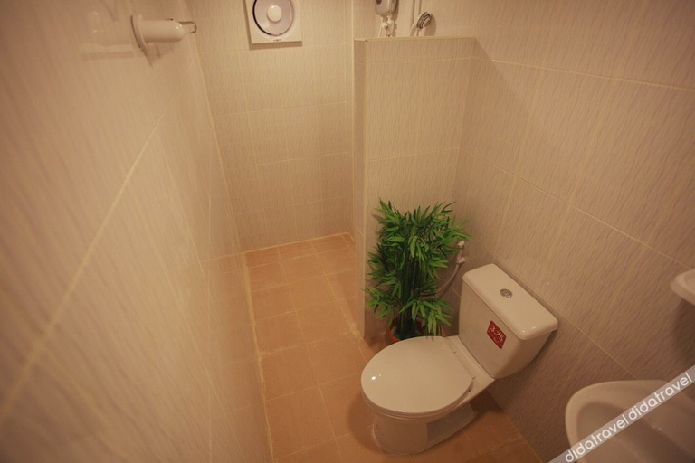 Bathroom 3, Pantip Boutique Hotel, Muang Lamphun