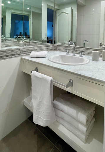 Bathroom 2, Park Apartment by Vilvey Turismo, Capital