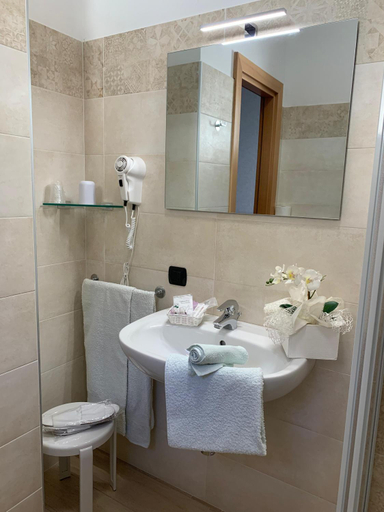 Bathroom 4, Ca' Del Diaolo, Verona