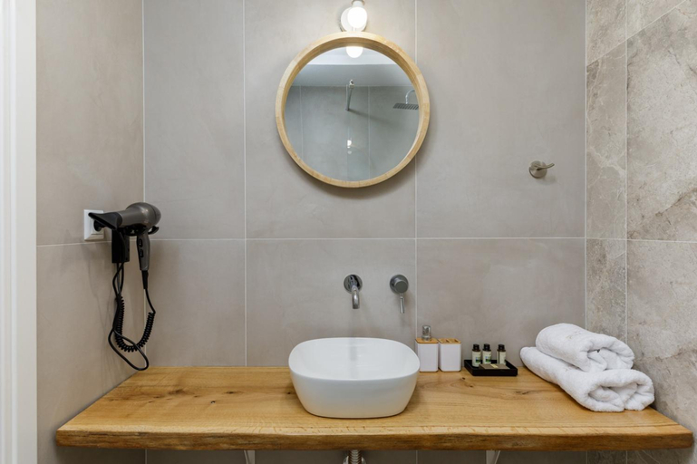 Bathroom 3, Pel Mar, Central Macedonia