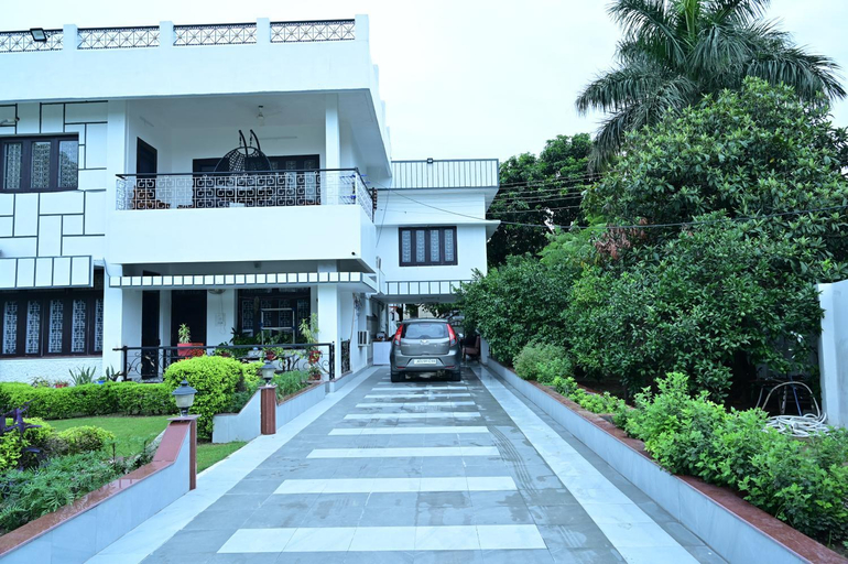 Exterior 5