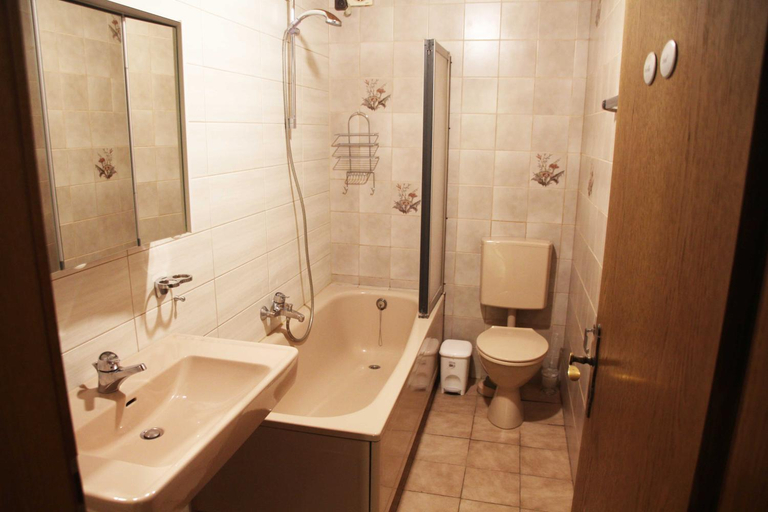 Bedroom 3, Hotel Zur Krone, Rheingau-Taunus-Kreis