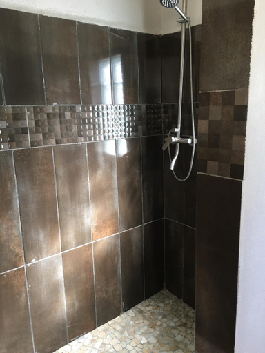 Bathroom 2, LE SERENITY LODGE, Atsinanana