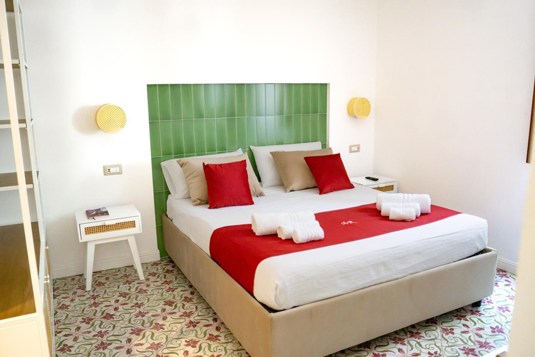 Others 2, Alya Rooms, Napoli