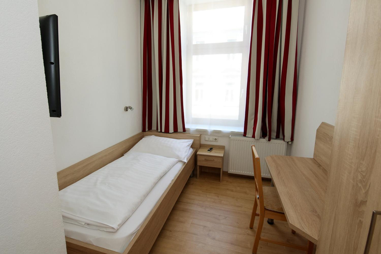 Bedroom 12