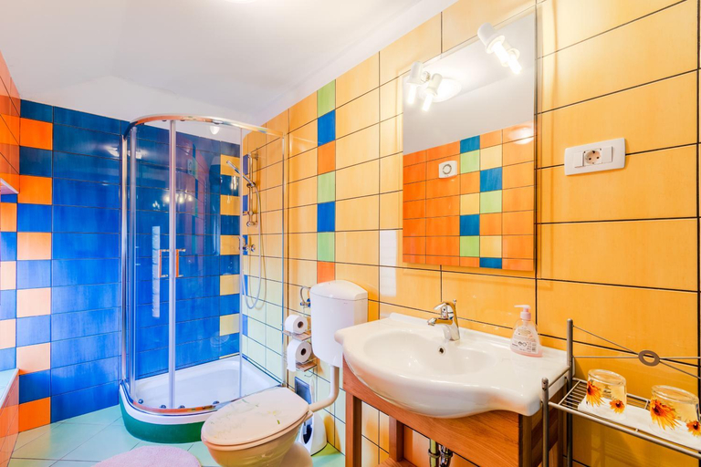 Bathroom 3, Apartments Orhideja, Tolmin