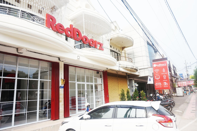 Exterior & Views 2, RedDoorz @ Jalan Tanjung Blitar, Blitar