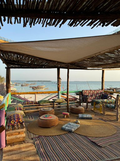 Food & Drinks 4, FURAHA BEACH ROOMS, Kaskazini 'A'