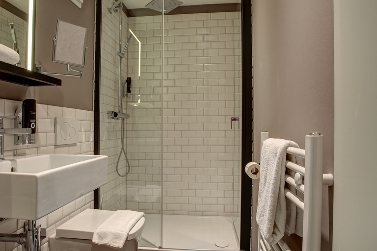 Bathroom 4, Vienna House Easy by Wyndham Hamburg City, Hamburg