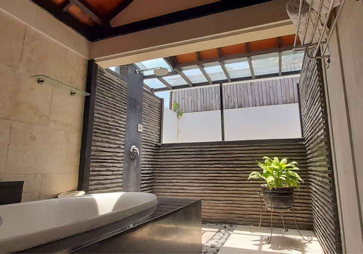 Bathroom 11