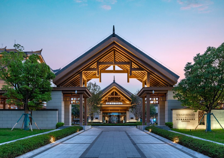 Exterior & Views