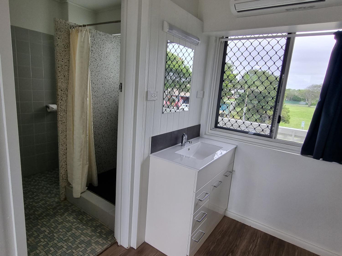 Bathroom, Bargara Beach Hotel, Burnett  - Pt A