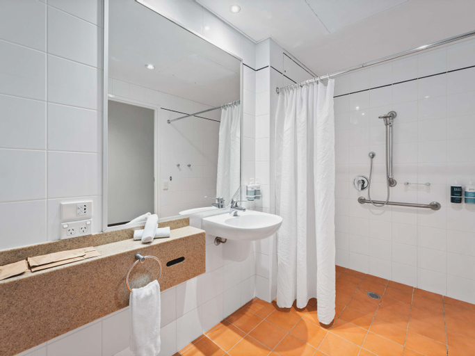 Bathroom 13