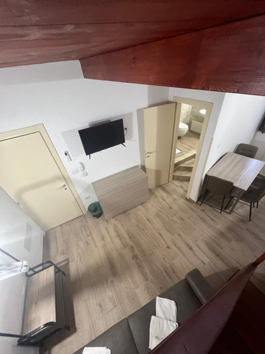 Others 4, Station Rooms37, Sassari