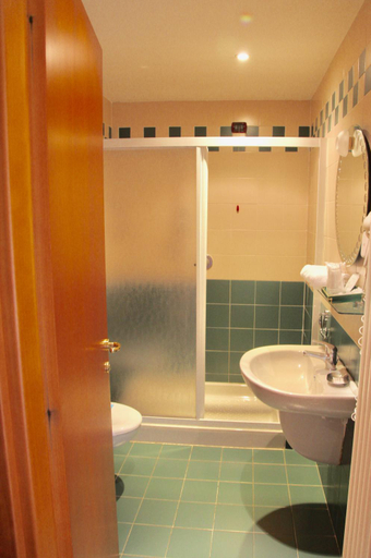 Bathroom 4