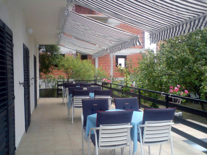 Food & Drinks 5, Apartments Marta, Starigrad