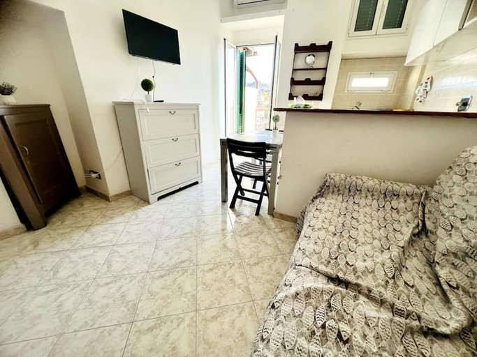 Others, Suite Romolo Moreno 88 - Sanremo, Imperia