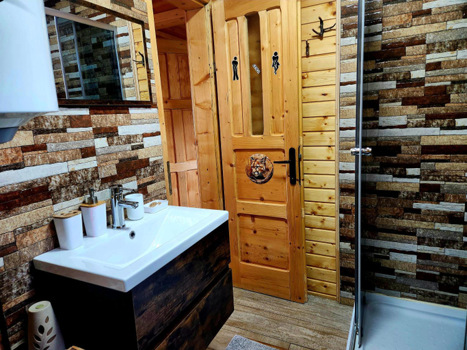 Others 5, Cabana Lupul din Apuseni, Horea