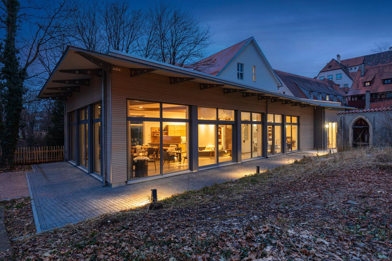 Exterior & Views