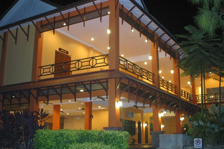 Exterior & Views