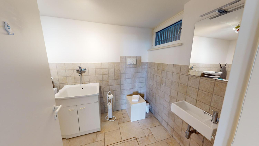 Bathroom 4, Villa Flora luxury pool-BGL, Brescia