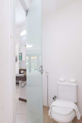 Bathroom 12