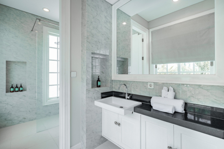 Bathroom 5, Viki nest by SooBali 4BR, Badung