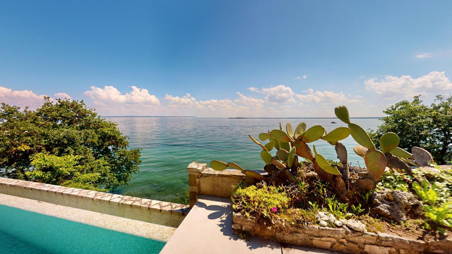 Sport & Beauty, Villa Flora luxury pool-BGL, Brescia