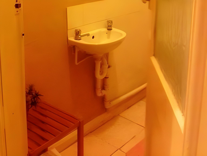 Bathroom 3, Amber Guesthouse, Derby