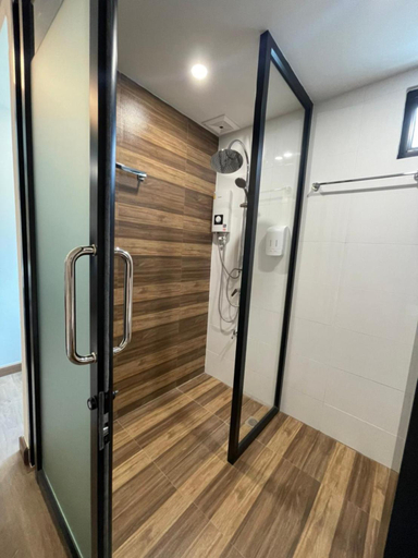 Bathroom 3, Pimann Place Hotel, Muang Chiang Rai