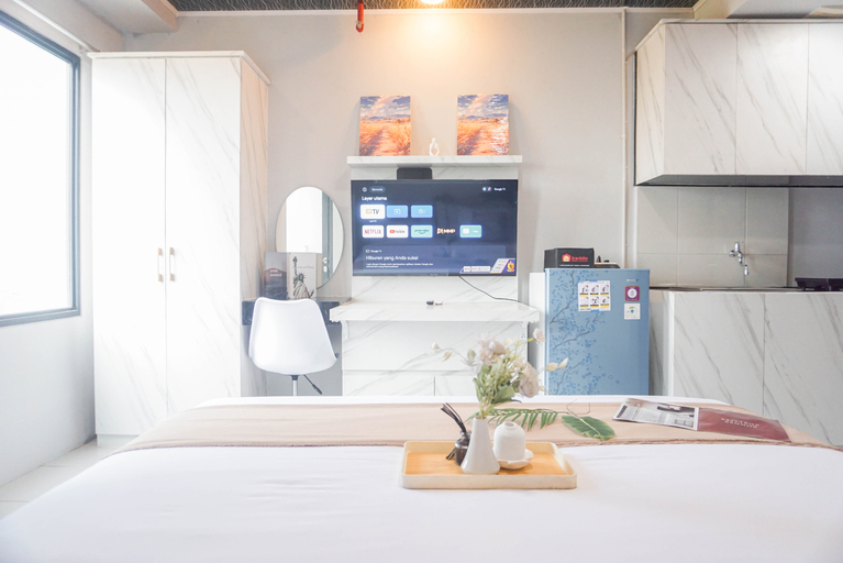 Bedroom 3, Cozy And Homey Studio at Riverdale Apartment By Travelio, Cikarang