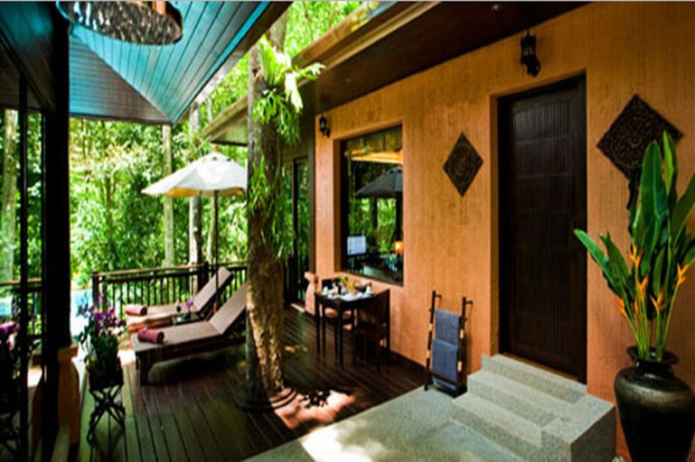 Exterior & Views 10