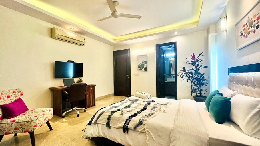 Bedroom 2, BluO Park Facing 3BHK -Lift, Balcony, Parking, Delhi