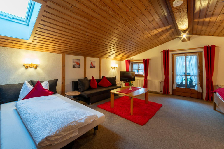Bedroom 3, Gastehaus beim Schneidersepp inkl. Chiemgaukarte, Traunstein