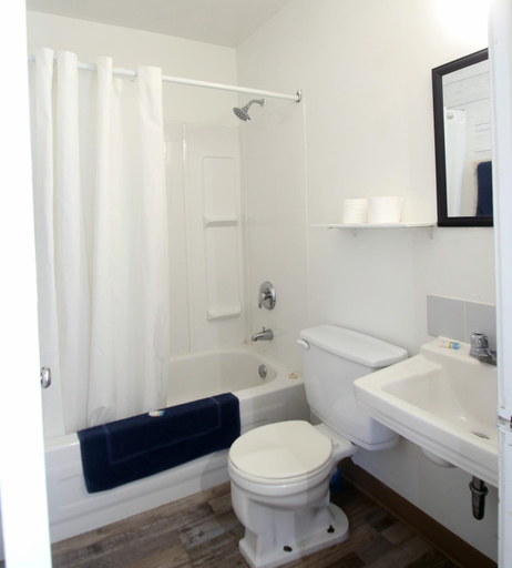 Bathroom, Castle Motel Edson, Division No. 14