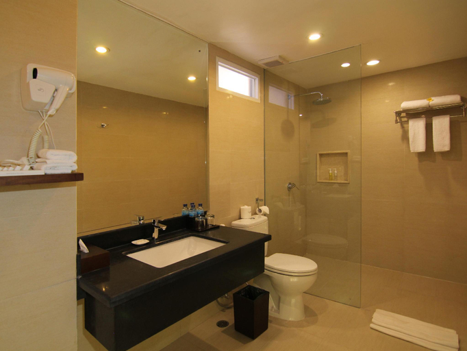 Bathroom 16
