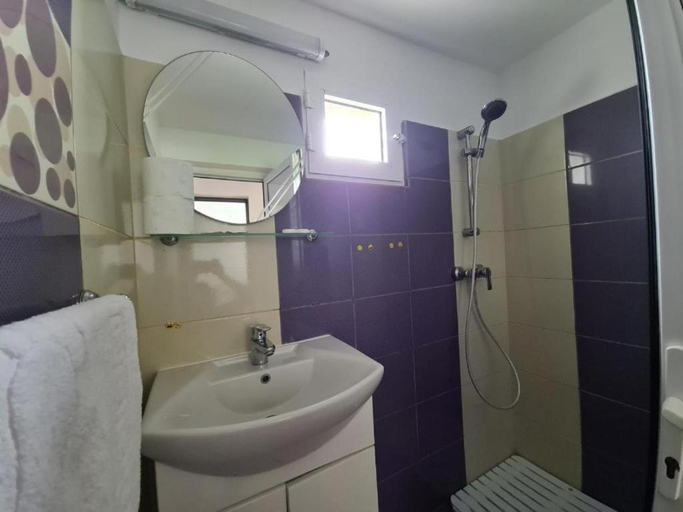Bathroom 5, Vis de VARA, Mahmudia
