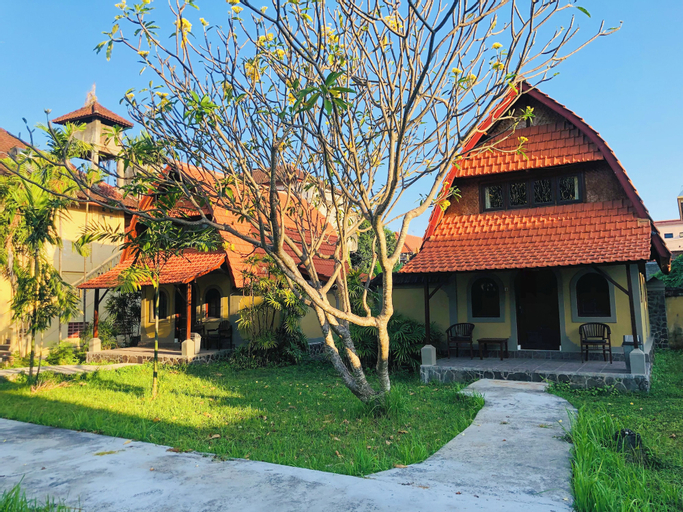 Exterior 9