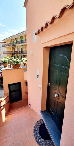 Others 3, La Maison Rose, Salerno
