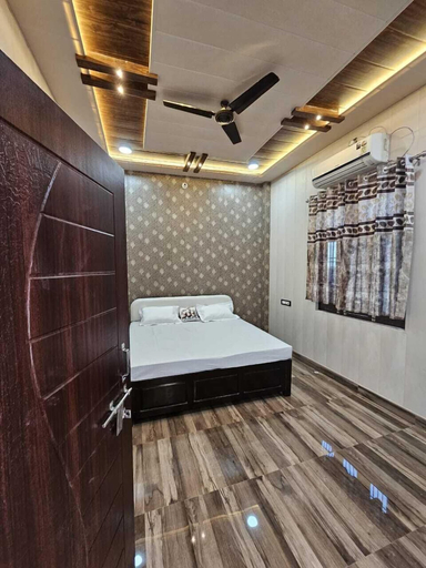 Bedroom 2, Vinayak Guest House, Faizabad
