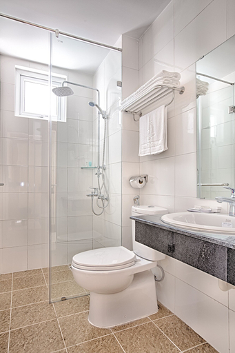 Bathroom 4, Sea Castle Hotel, Da Nang