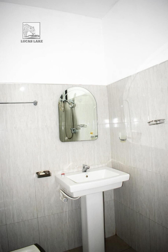 Bathroom 3, Lucas Lake Hotel, Thissamaharama