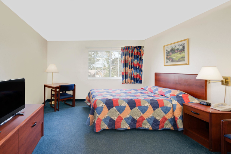 Bedroom 5, Emmetsburg Hotel and Suites, Palo Alto