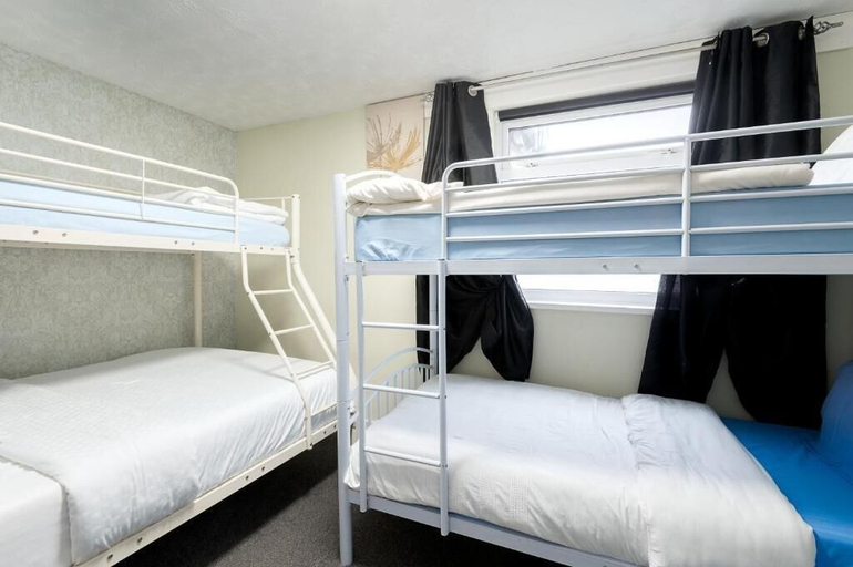 Bedroom 2, Derwent Blackpool Acommodations, Blackpool