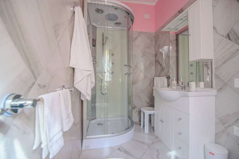 Bathroom 4, Villa Corsica, Cagliari