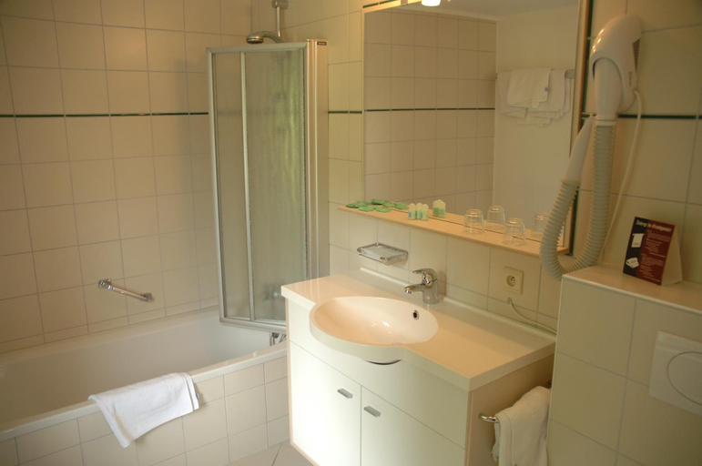 Bathroom 3, Le Grandgousier Mirwart, Luxembourg