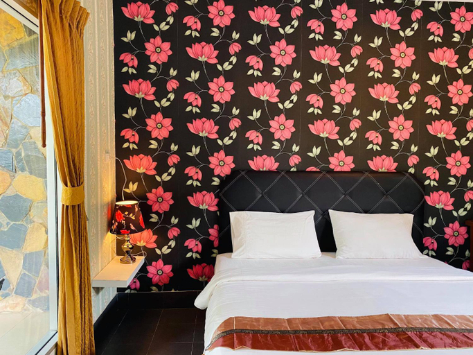 Bedroom 13