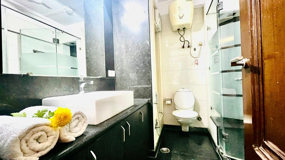 Bathroom 3, BluO Park Facing 3BHK -Lift, Balcony, Parking, Delhi